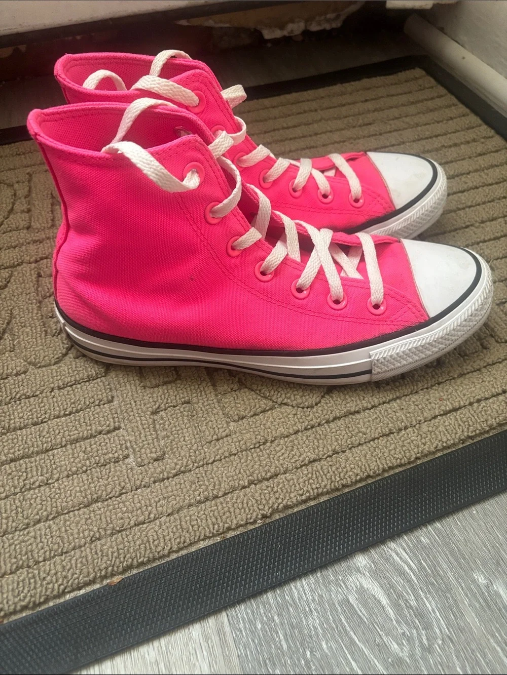 Converse Unisex Neon Pink High Tops Men’s 6 Women’s 8 - Picture 3 of 8